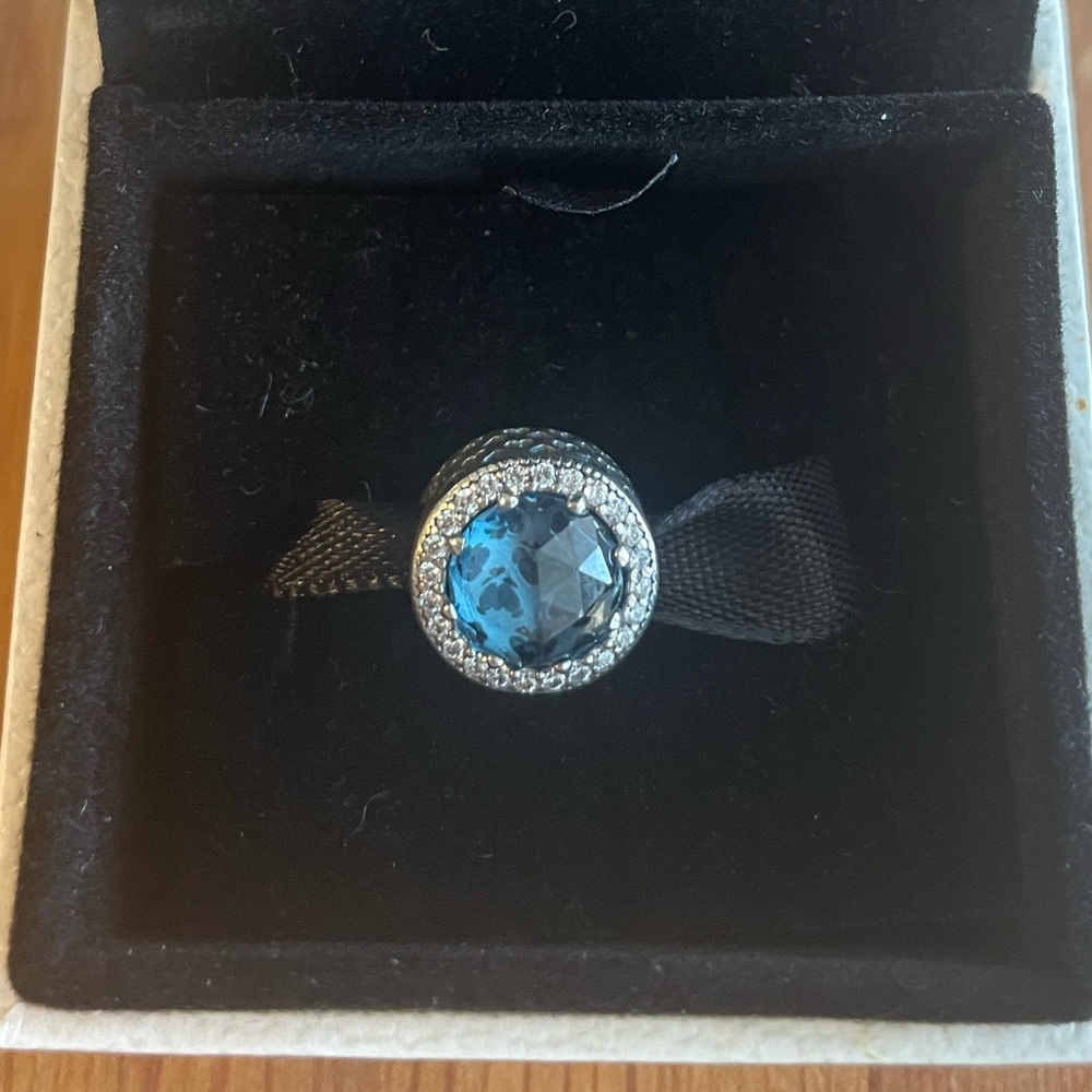 Authentic Pandora Retired Radiant Hearts Charm